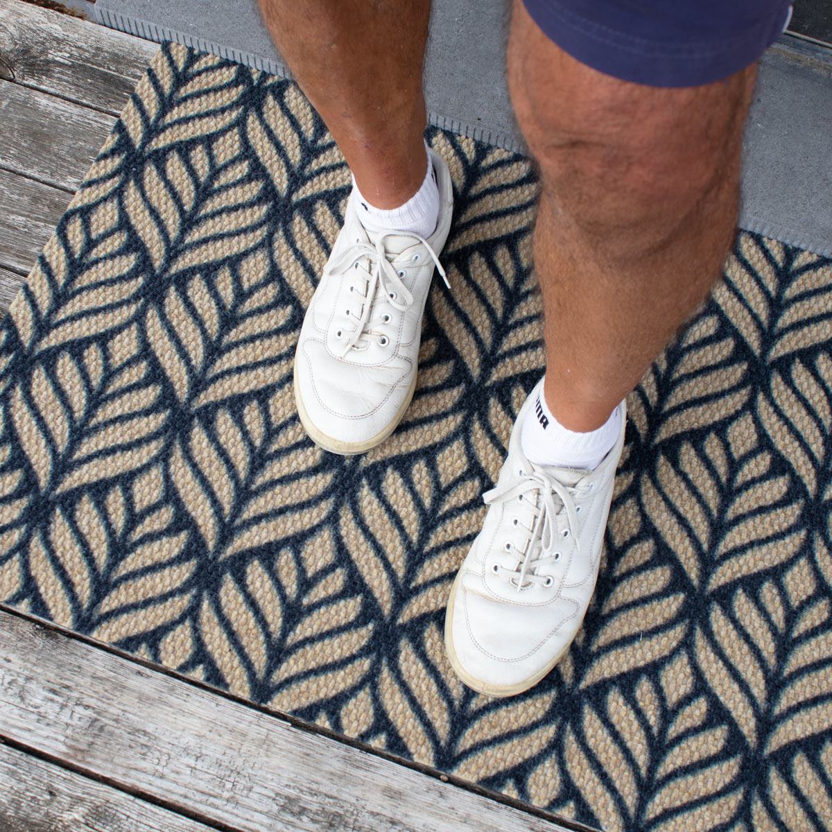 Neighburly Leaves Doormat